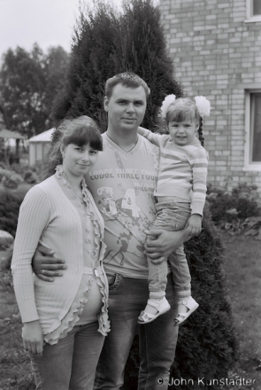 Karyna with Husband Andrej & Daughter Karalina, Ljavoshki 2014, F1150024(2014296-