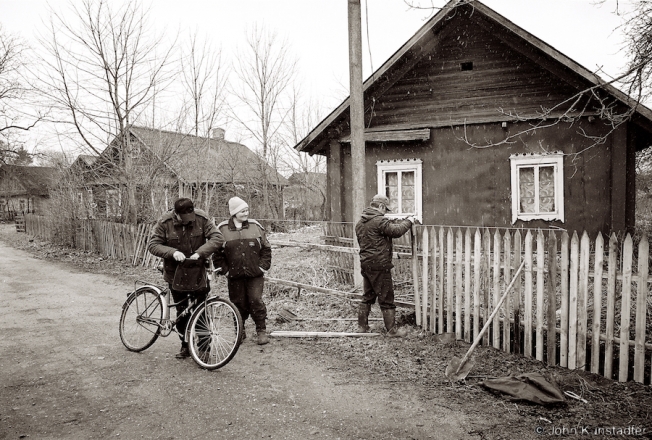 3c.Mailman-Delivering-Mail-to-Anja-Ihar-Vojshtavichy-2016-2016098-23A
