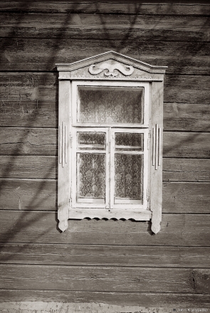3c.Traditional-Decorative-Window-Frame-lishtva-with-22Moustache22-Motif-Juravichy-2015-2015360-28A