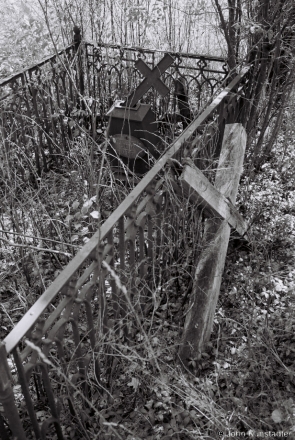 3d.Graves-Kosava-Cemetery-2012-2012255b-16A