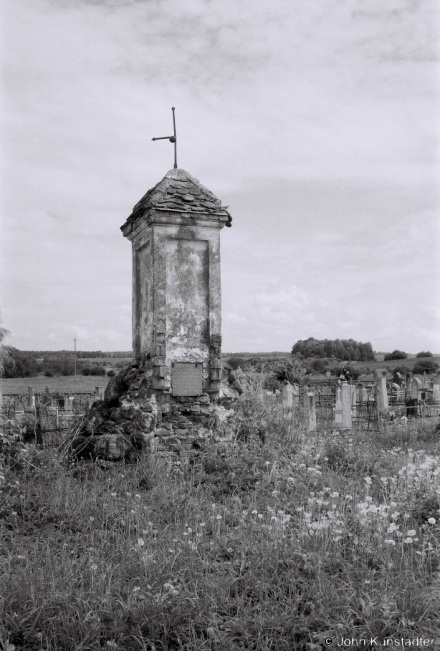 3f.Monument-to-Priest-Ambrosij-Radzjevich-Died-1877-Orthodox-Christian-Cemetery-Mir-2018-2018098_14A