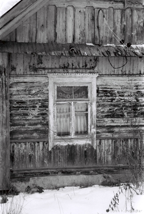 3f.Wooden House Decorations on Abandoned House, Slabada (Valozhyn District) 2019, 2019012c_32