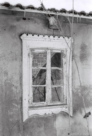 3h.Decorative Window Frame (lishtva), Abandoned House, Slabada (Valozhyn District) 2019, 2019017a_01A
