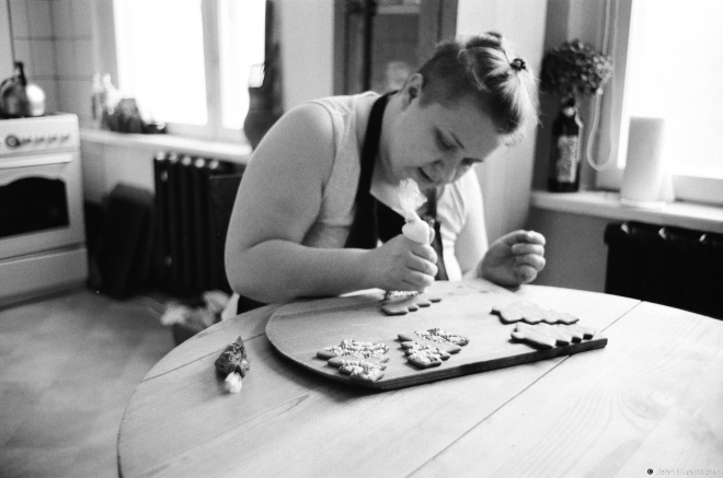 4.Decorating Christmas Gingerbread, Kitchen at Christmastime, Mjensk 2016, 2016356b- (65620017