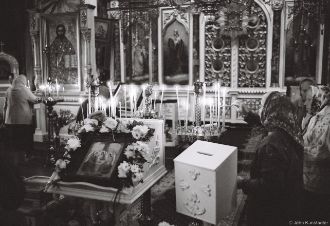 4.Awaiting the Beginning of the Liturgy, Patronal Feast of Holy Trinity, Orthodox Church of the Holy Trinity, Mjestkavichy 2017, 2017147b-33A
