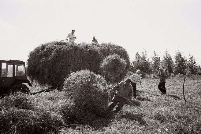 4.Granddad-Vasil-in-Foreground-Lifting-Hay-nr.-Tsjerablichy-2012-2012198-E