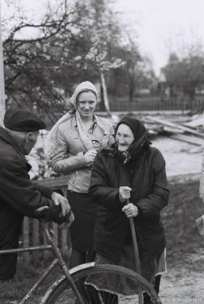 4.Granny Maryja with Her Granddaughter after Blessing of Easter Bread, Holy Saturday, Tsjerablichy 2014, 2014076-36A (F1050037