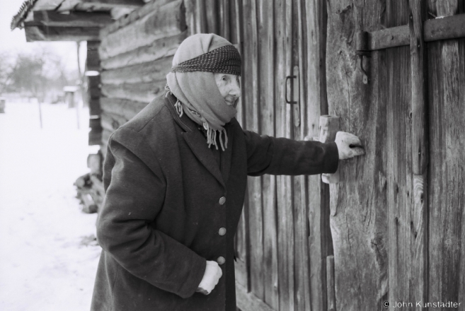 4.Portraits of Polesia, Prosja Locking the Barn Door, Tsjerablichy 2016, 2016339d- (F1130035