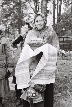 4a.Matushka-Valjantsina-Awaiting-the-Arrival-of-Bishop-of-Turau-and-Mazyr-Leanid-Ljenin-2019-2019232-7A