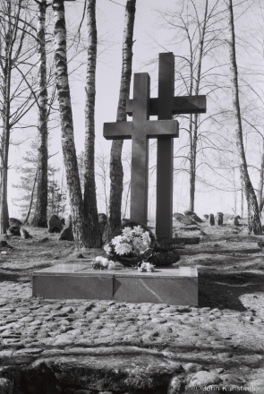 4a.Monument to Belarusian Poet Maksim Tank (1912-1995), Noviki 2017, 2017090-5A