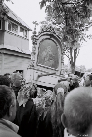 4a.Passing Under Icon of St. Nicholas, Mikola, Rukhcha 2015, F1060011(2015152-