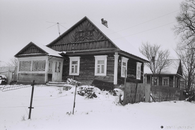 4a.Wooden House with Sun Symbol on Gable, Chekhava Lane, Davyd-Haradok 2017, 2017016- (F1030005