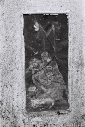 4b.Pieta-Aplakvannje-Khrysta-Sidorewicz-Burial-Chapel-Dubok-2014-2014223c-24A