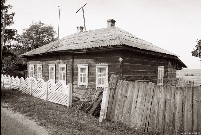4c.Traditional-pre-War-House-with-Decorative-Window-Frames-Juravichy-2015-2015360-19A