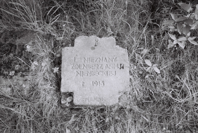 4c.World-War-I-Cemeteries-LIV-Cemetery-with-Graves-of-Soldiers-of-the-German-and-Russian-Imperial-Armies-Baloty-2013-2013188-34A