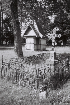4e.Crosses-of-Belarus-CXXIX-Wrought-Iron-Cross-Churchyard-of-St.-Elijah-Bjalavichy-2012-2012255b-32A