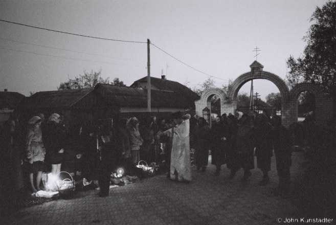 5.Blessing of Easter Bread at Dawn, End of All-Night Easter Service, Azdamichy 2013, 2013096a-23A