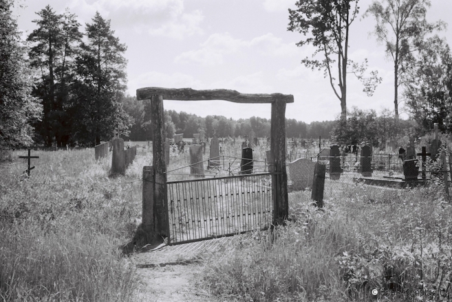 5a.Gate-to-Krupli-Cemetery-2016-2016248c-23