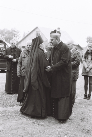 5a.Greeting-of-Orthodox-Bishop-of-Turau-and-Mazyr-Leanid-and-R.C.-Bishop-of-Pinsk-Diocese-Dzjamjanka-Ljenin-2019-2019232-10A