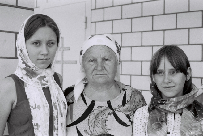 5a.Portraits of Polesia - Grandparents and Grandchildren, Jablychny Spas, Tsjerablichy 2017, 2017203- (F1160033