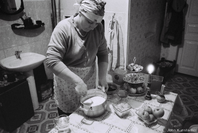 5a.Preparing bliny Batter, Kuts'tsja, Tsjerablichy 2017, 2017004- (F1100021