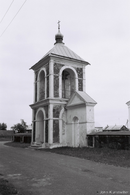 5b.Churches-of-Belarus-DI-Bell-Tower-and-Gate-to-Orthodox-Church-of-the-Ascension-Jaremichy-2017-2017167-F1130003