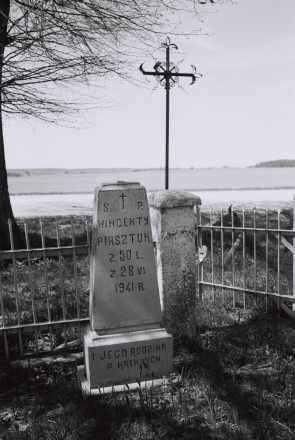 5b.Family-Cemetery-Arlouskaha-Street-Southwest-of-Svajatychy-2014-2014106-19
