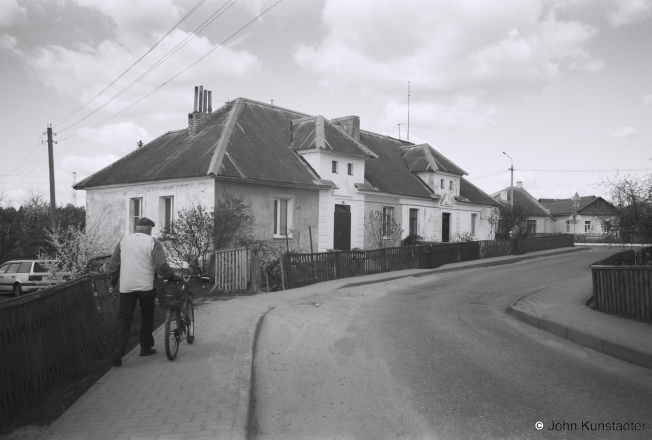 Polish-Era-1924-Functionalist-Style-House-in-Residential-Community-for-Local-Functionaries--uradavaja kalonia-Stoubtsy-2018-2018089_15A
