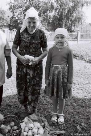 5c.Portraits of Polesia - Grandparents and Grandchildren, Jablychny Spas, Tsjerablichy 2017, 2017205- (F1040011