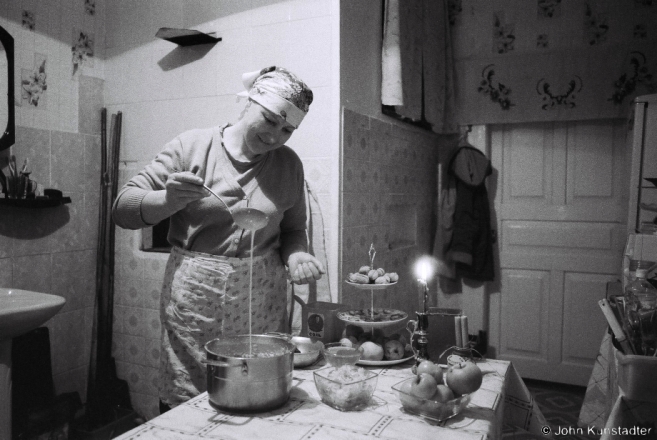 5c.Preparing bliny Batter, Kuts'tsja, Tsjerablichy 2017,2017004- (F1100030