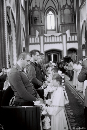 5d.Pledging Love and Obedience to One's Parents, First Communion, Shylavichy 2015, F1050034(2015159-