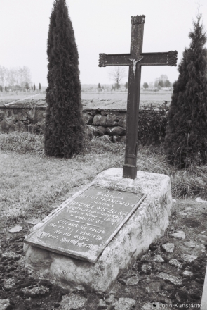 5d.Grave-of-Karolina-Rychlewiczowa-z-Puttkamerów-Youngest-Daughter-of-Maria-Participant-in-Uprising-of-1863-1840-1923-Bjenjakoni-2012-2012320-5