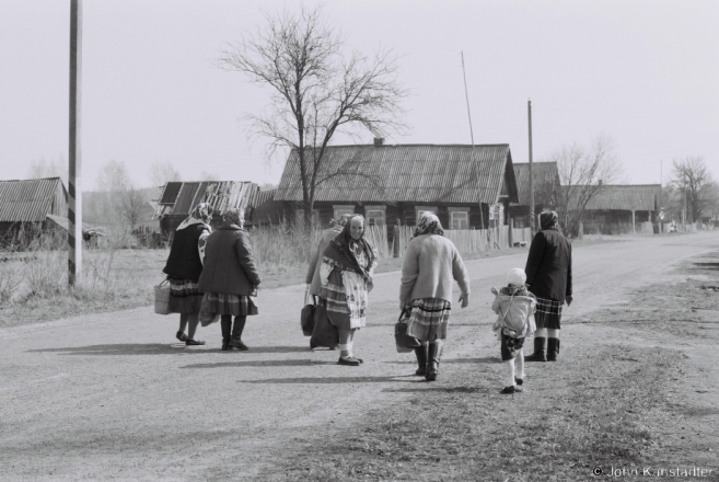 After the Blessing of Easter Bread, Easter Morning, Daniljevichy 2015, F1140035(2015096a-.jpg