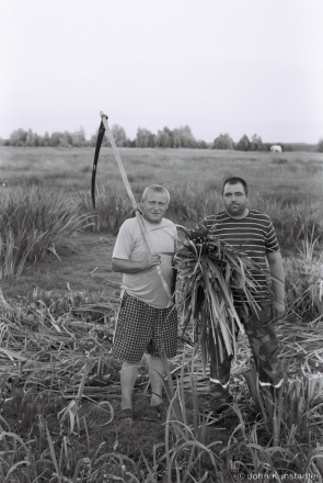6.S'tsjapan and Ivan Gathering Reeds for Trinity, Tsjerablichy 2016, 2016218- (F1070026