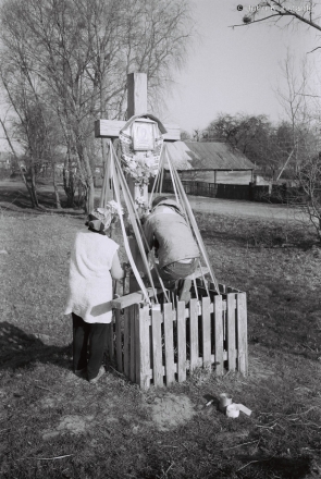 Crosses of Belarus XXVII, Preparing for Easter, Vjalikaje Maljeshava 2015, F1040029(2015076-.jpg