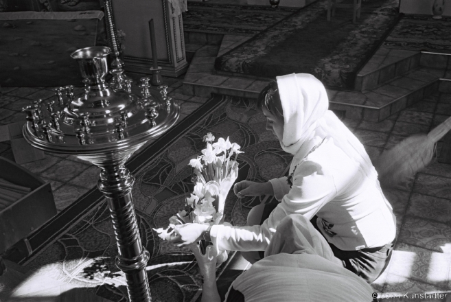 6c.Cleaning the Church for the Patronal Feast of the Resurrection, Tsjerablichy 2015, 2015107-36A