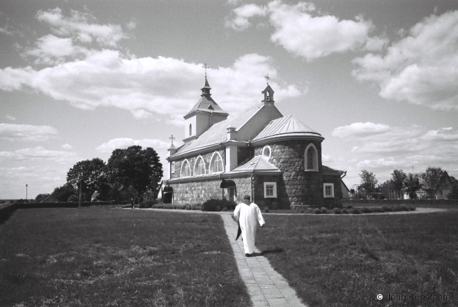 7.After-a-Burial-Service-Pjeljasa-2014-2014246-30