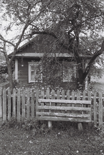 7.Classic-Polesian-Village-Scene-lishtvy-Apple-Tree-Bench-Panjatsichy-Pinsk-District-2012-2012299-20A