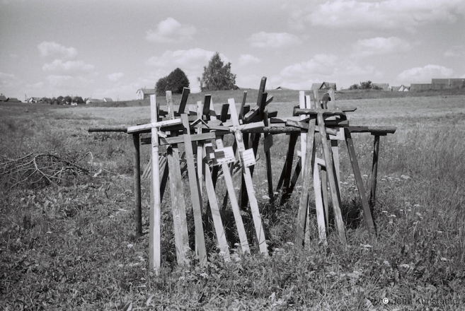 7.Crosses-of-Belarus-CLXXVI-Discarded-Temporary-Grave-Crosses-Catholic-Cemetery-Varnjany-2016-2016234c-28A