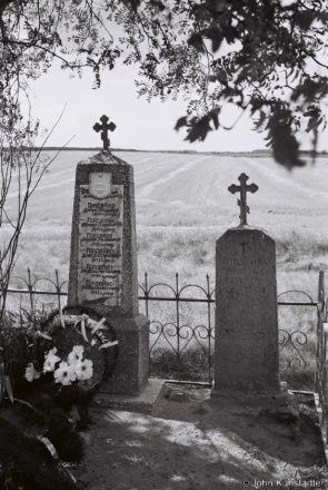7c.Memorial-to-Family-Murdered-by-Germans-in-1942-Busjazh-2012-2012256-26A