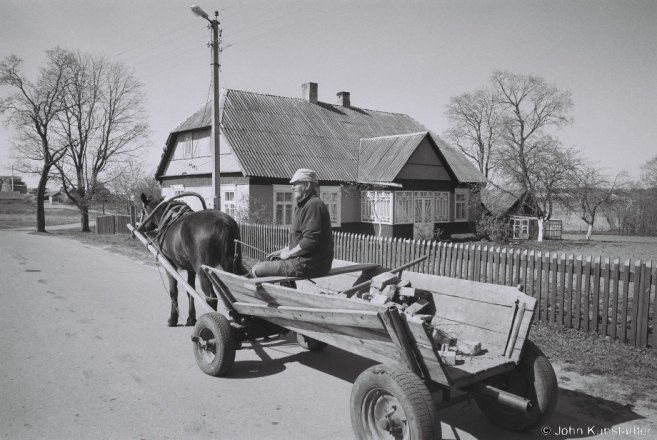 7c.Pan-Kazimierz-with-Polish-Era-House-in-Background-Kjemjelishki-2014-2014115-30A