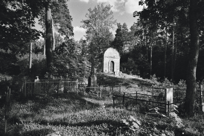 8a.Churches-of-Belarus-CDXXXVII-Burial-Chapel-of-the-Vendorf-Family-R.C.-Cemetery-Jasjanjets-2014-2014178a-6A