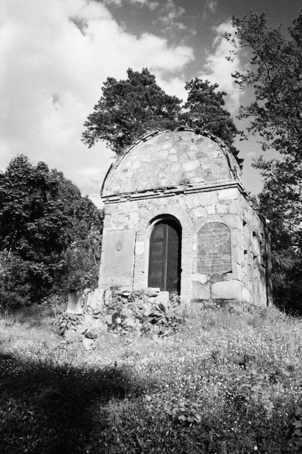 8b.Churches-of-Belarus-CDXXXVII-Burial-Chapel-of-the-Vendorf-Family-R.C.-Cemetery-Jasjanjets-2014-2014178a-4A