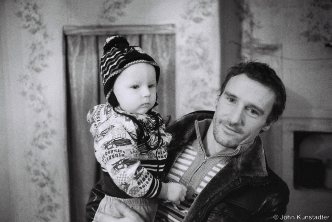 8c.Ivan with His Youngest Child Maksim, Shchadrets, Tsjerablichy 2017, 2017019a- (F1160021