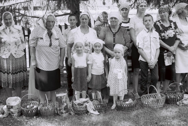 8d.Awaiting the Blessing of Apples, Jablychny Spas, Azdamichy 2017, 2017207- (F1130031