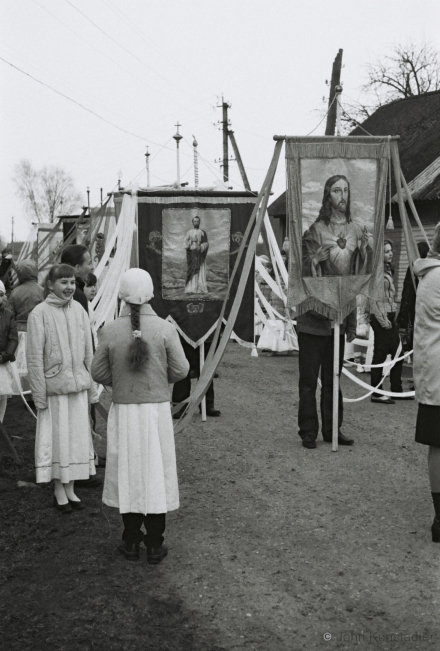 Assembling-for-the-Easter-Morning-Procession-R.C.-Church-of-the-Apostles-Peter-Paul-Iuje-2009-2009070-30