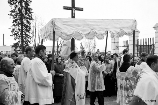 Easter-Morning-Procession-R.C.-Church-of-the-Apostles-Peter-and-Paul-Iuje-2007-2007148-0