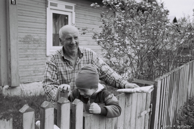 Belarus in Faces CLV, Mikhail and His Grandson, Panjamon' 2015, F1080036(2015154b-