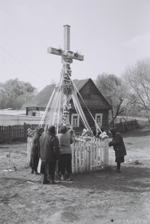 Decorating Cross for Easter, Azdamichy 2014, F1090021(2014069b-