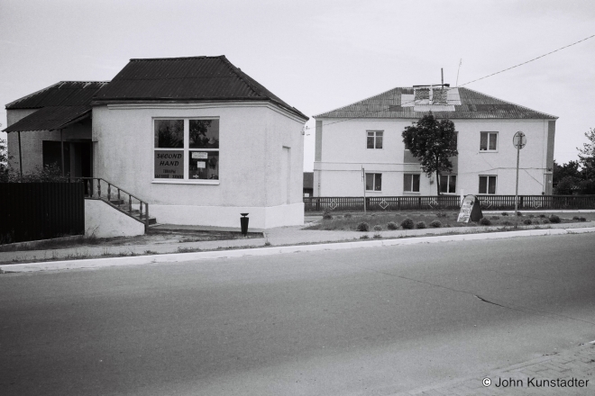 Functionalist-style-buildings-junction-of-Kapjernika-and-Bahinskaha-Stoubtsy-2017-2017128-6A